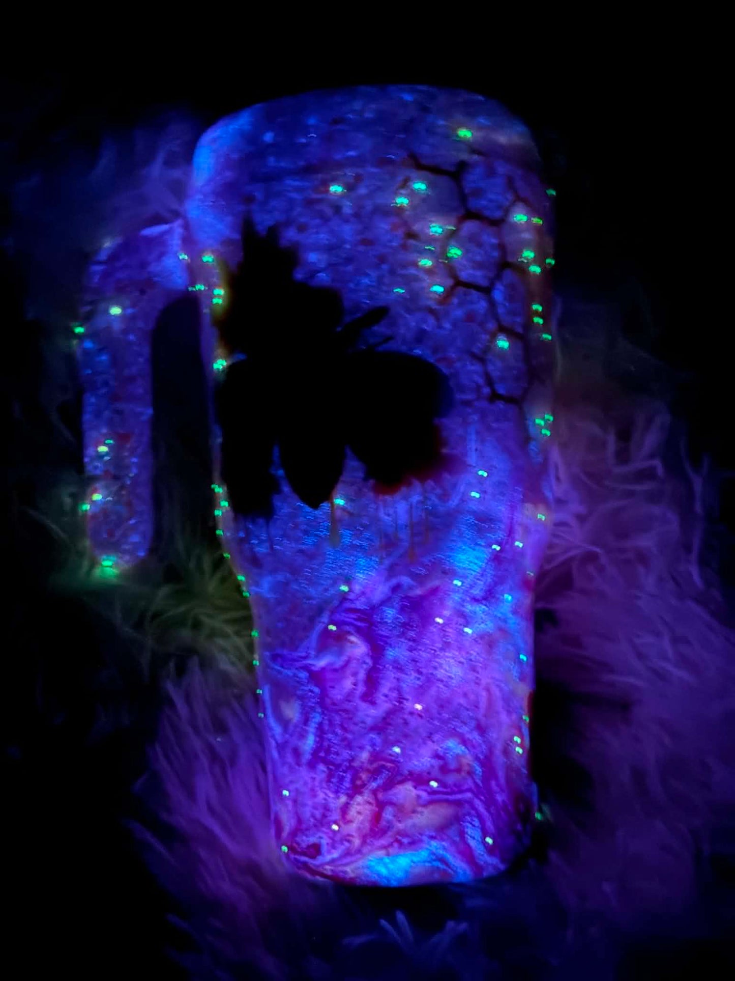 40 oz Pink Bee - GLOWS!