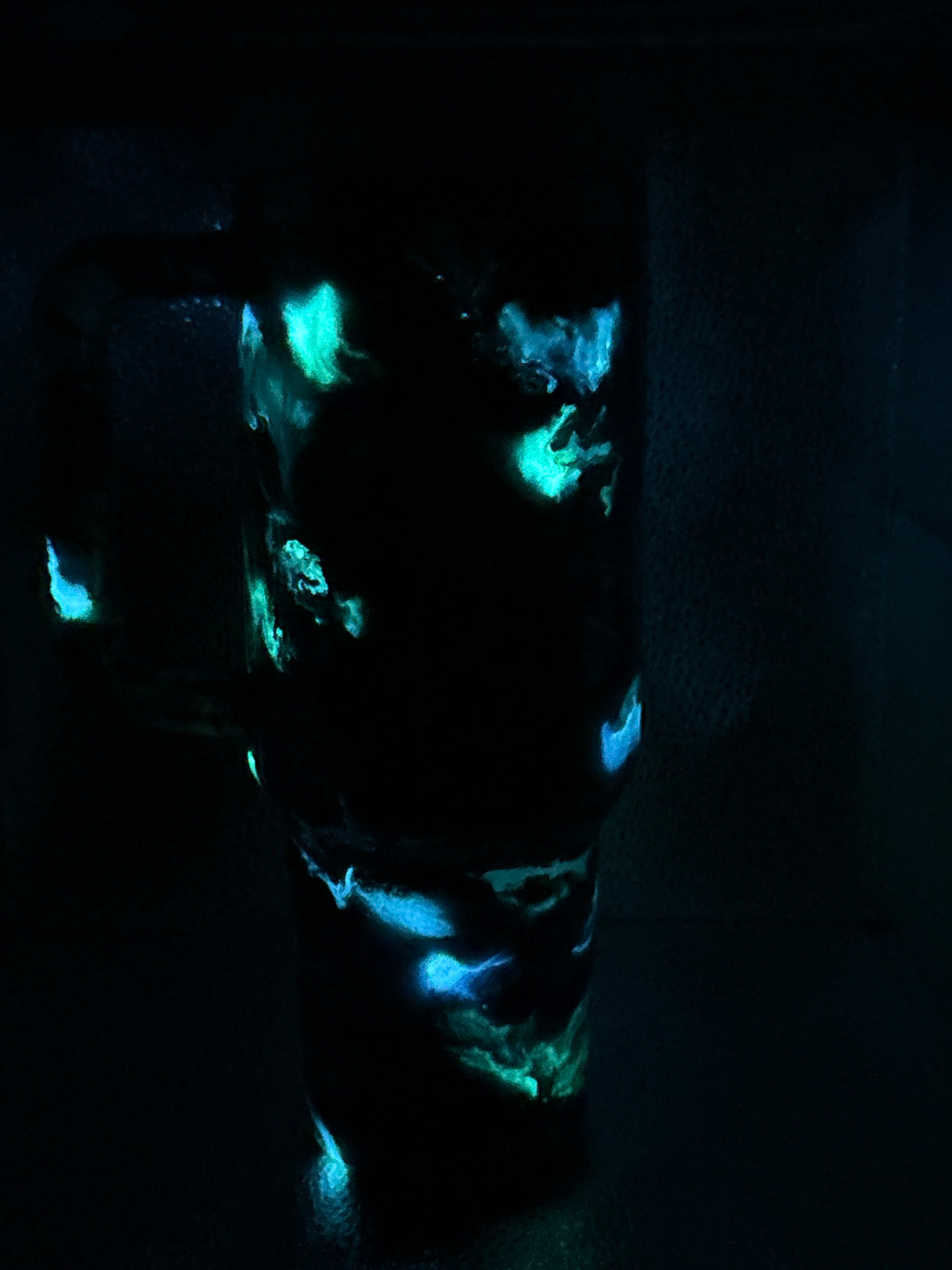 #22 40oz tumbler glow blue and green swirl