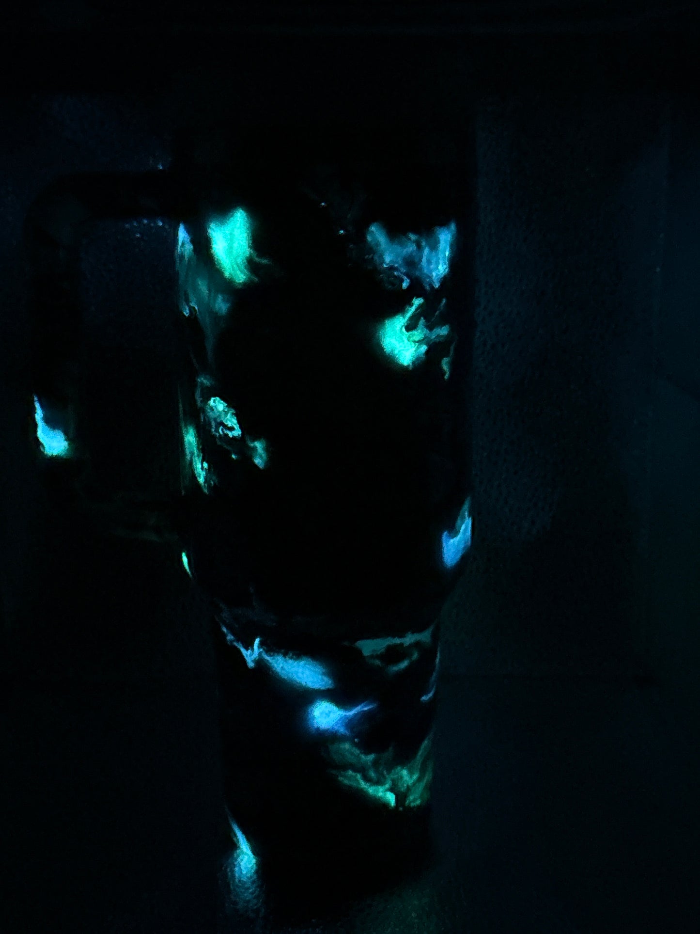 #22 40oz tumbler glow blue and green swirl